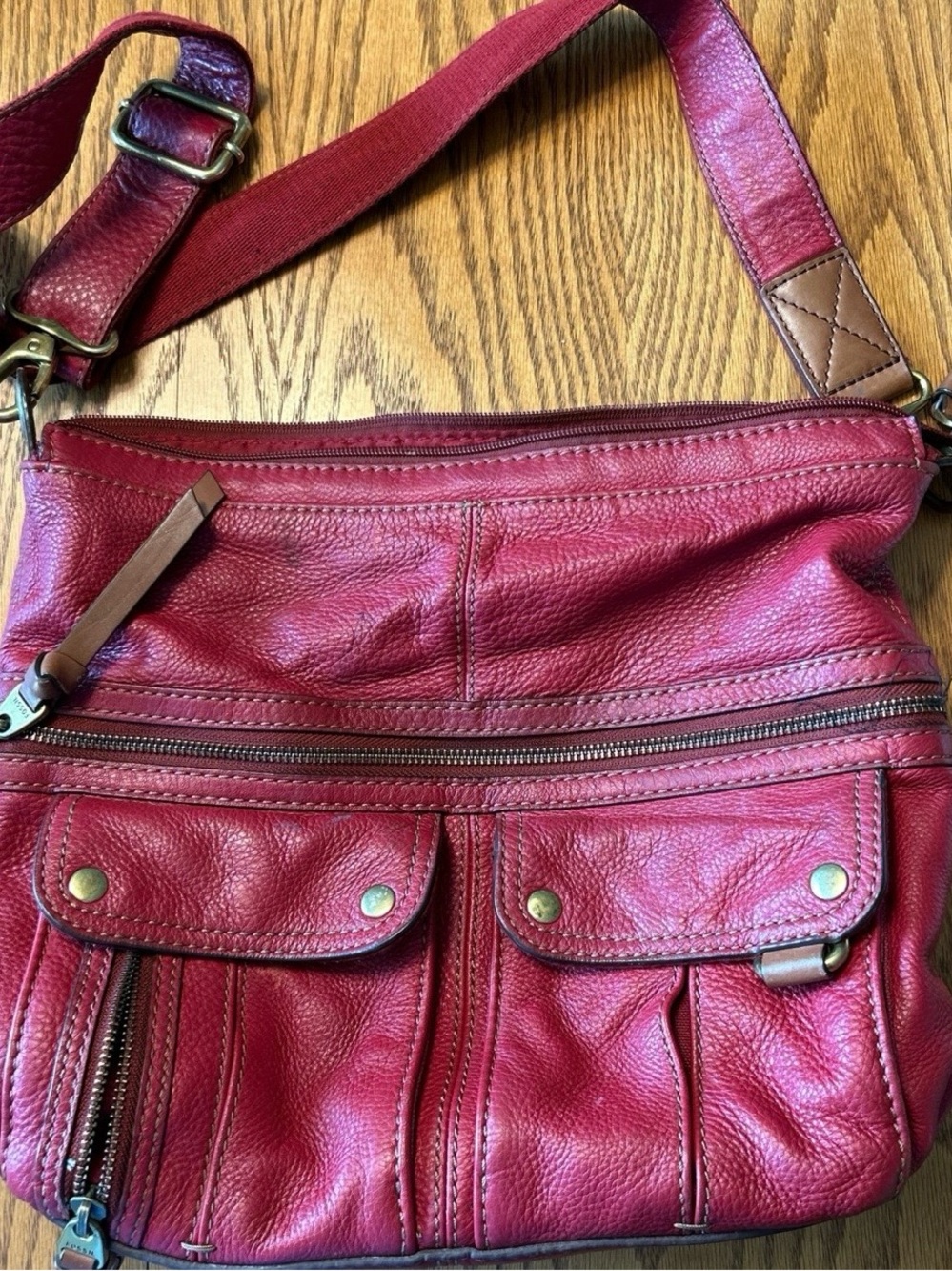 Vintage Fossil Red Leather Crossbody Bag with Adjustable Shoulder Strap